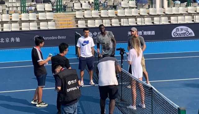 也展现了她 也展现了她